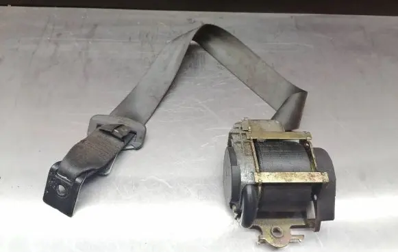 Renault Megane II Rear seatbelt 8200077387