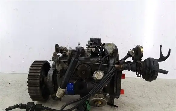 Volvo S40, V40 Fuel injection high pressure pump R8448B260A