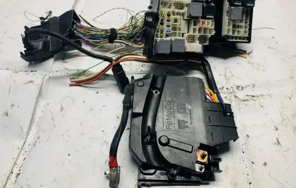Ford Kuga II Fuse box set av6t14a142ab av6t-14a142-ab