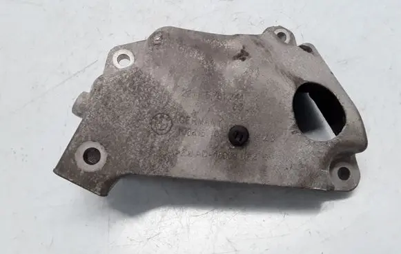 BMW 5 F10 F11 Engine mounting bracket
