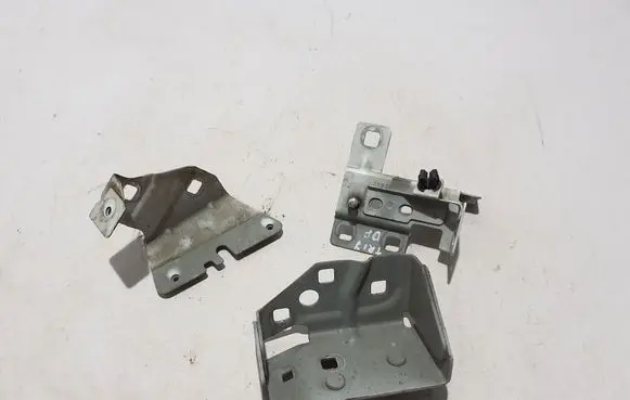 Renault Trafic III (X82) Fender mounting bracket 625203199R
