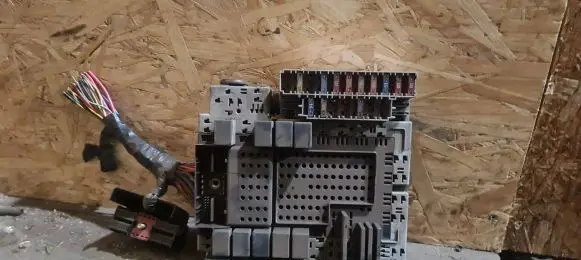 Volvo V70 Fuse module 08696098