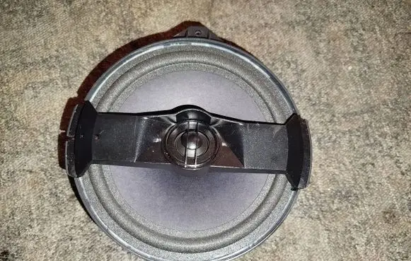 Audi TT Mk1 Front door speaker 8D5035401B