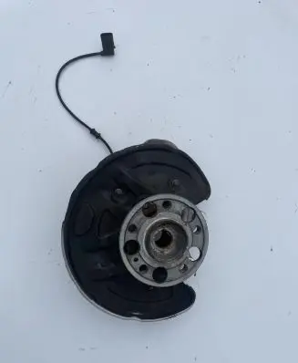 Mercedes-Benz C W205 Rear wheel hub 2055467480