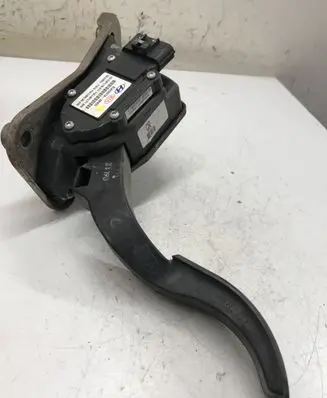 Hyundai Santa Fe Accelerator throttle pedal 327262B900
