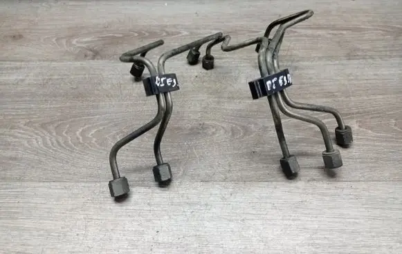 Volvo V70 Fuel injector supply line/pipe 