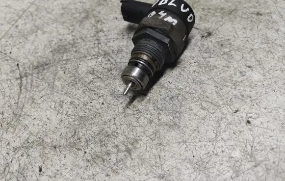 Volvo XC70 Fuel pressure regulator 0281002712