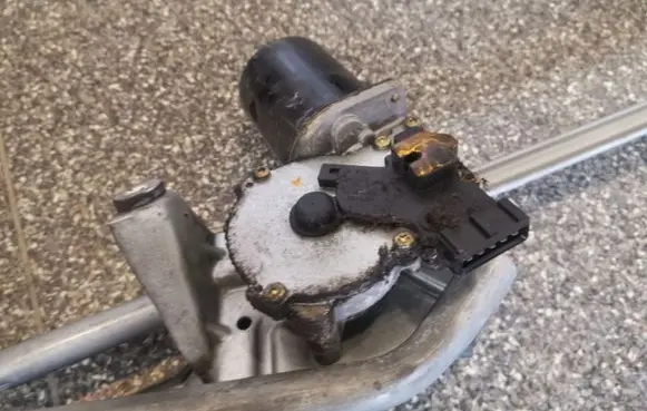 Mercedes-Benz A W168 Wiper motor A1688203442