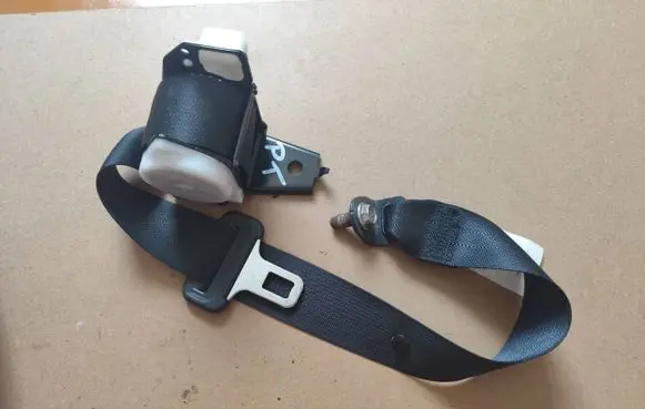 Mazda 3 II Rear seatbelt 0438090 1126112009