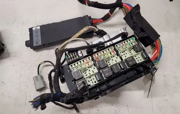 Jaguar XE Fuse module GX7314516AD 301165400 GX7314C445AA