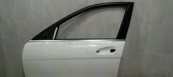Mercedes-Benz C W204 Front door A2047200105 A2047205900