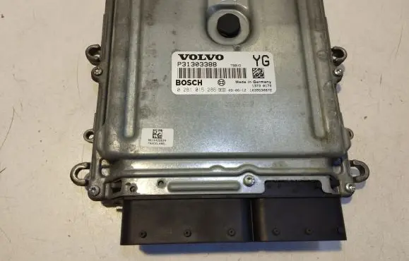 Volvo XC60 Engine control unit/module P31303388 0281015286