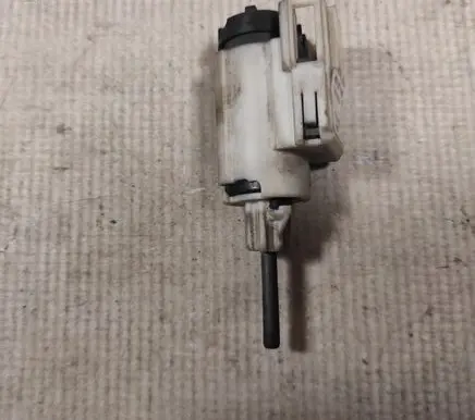 Audi A4 S4 B6 8E 8H Brake pedal sensor switch 8E0927189B