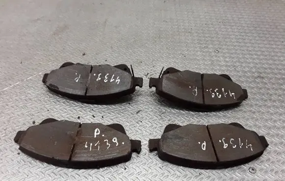 Toyota Avensis T270 Brake pads (front) 