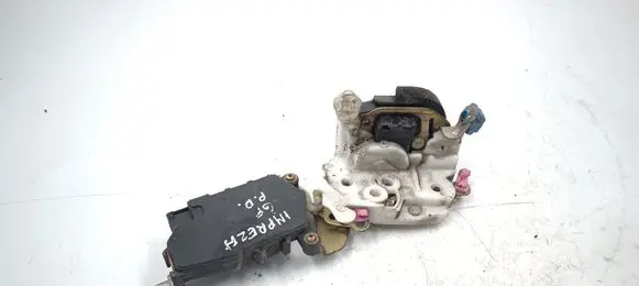 Subaru Impreza I Front door window regulator motor 6830