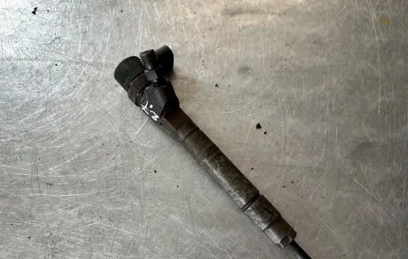 Jeep Grand Cherokee (WK) Fuel injector A6120700081