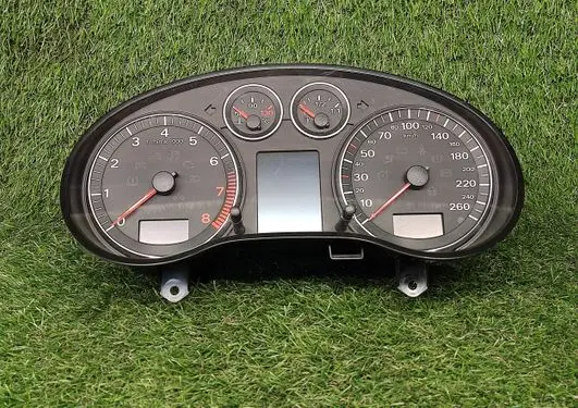 Audi A3 S3 8P Speedometer (instrument cluster) 8P0920931F