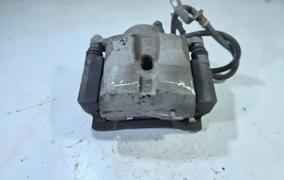 Toyota Prius (XW30) Front brake caliper ADVICS 4773047060