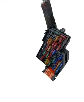 Volkswagen Touareg I Fuse module 7L0941828A