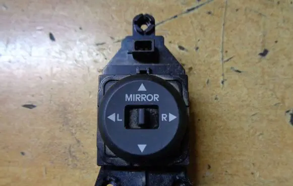 KIA Picanto Wing mirror switch