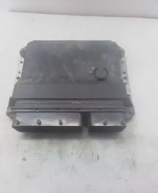 Toyota Avensis T270 Engine control unit/module 8966105j10