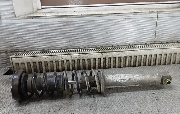 BMW 5 E39 Rear shock absorber with coil spring 