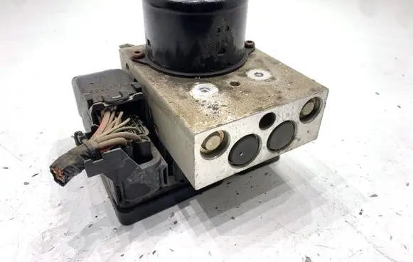Volvo S70 V70 V70 XC ABS Pump 8671224