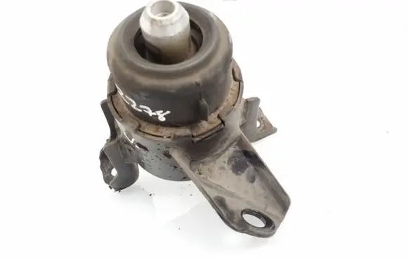 Mazda 6 Engine mount bracket