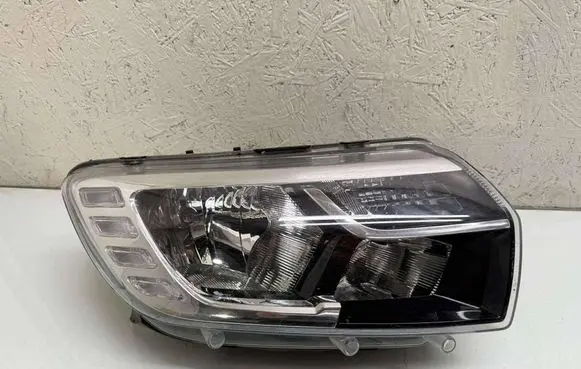 Dacia Sandero II Headlight/headlamp 260103529R
