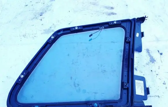Volkswagen Touareg I Rear side window 7l6845297ah