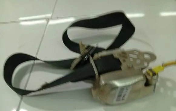 Toyota Corolla Verso AR10 Front seatbelt 