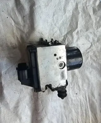 Volkswagen PASSAT B6 ABS Pump 3C0614109 16420501 16420301A