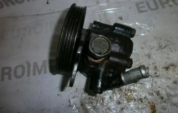 Nissan Almera Power steering pump 4911052y00
