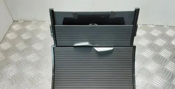 Cup holder front