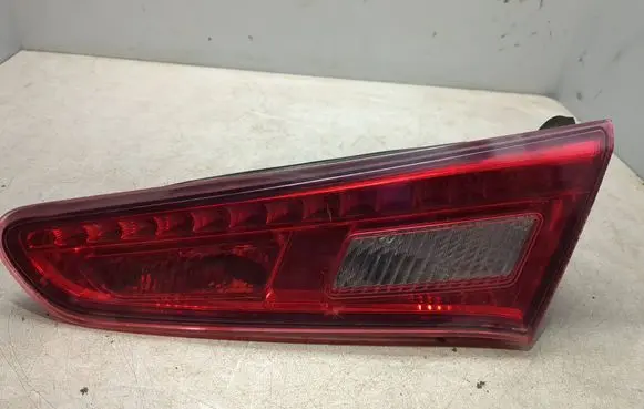 Tailgate rear/tail lights