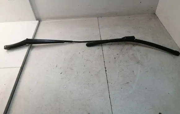 Volkswagen PASSAT B6 Front wiper blade arm 3C8955410 258