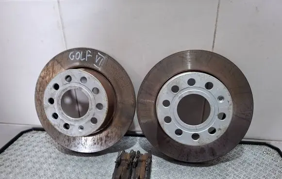 Volkswagen Golf VI Rear brake disc