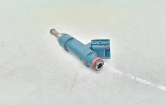Toyota Prius (XW30) Fuel injector 2325037020