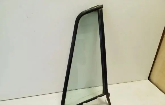 Rear vent window glass