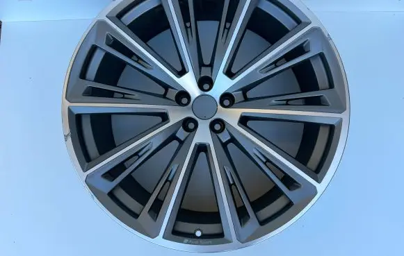 Audi Q8 R23 light alloy rim 4M8601025R