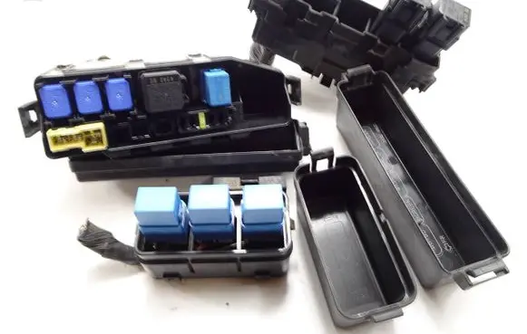Nissan Qashqai Relay mounting block sdv