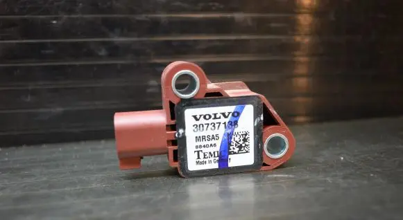 Volvo V50 Airbag deployment crash/impact sensor 30737138