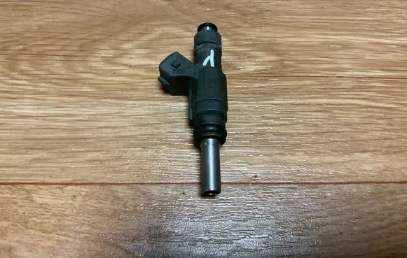 Volkswagen PASSAT B5 Fuel injector 0280155825