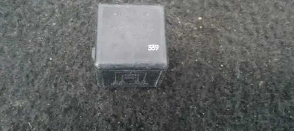 Mitsubishi Carisma Other relay mb953381 v23134-b52-x240