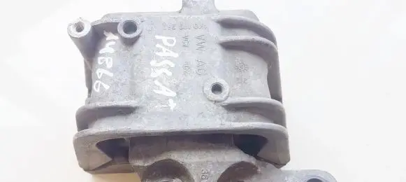 Volkswagen PASSAT B6 Engine mount bracket 1k0199262