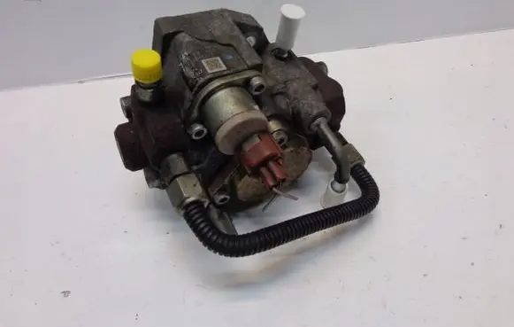 Mazda CX-7 Fuel injection high pressure pump R2AA13800