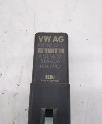 Volkswagen Scirocco Glow plug pre-heat relay 038907281D 0522120504