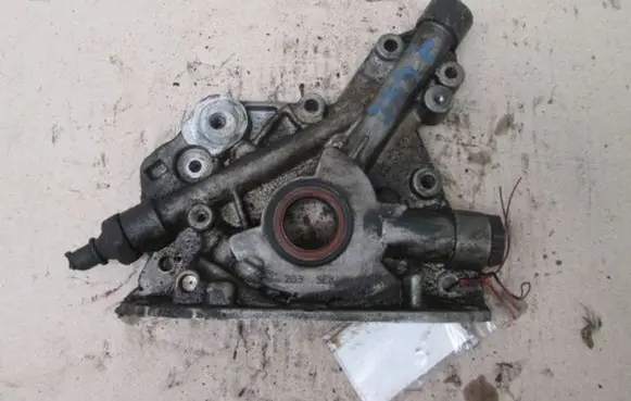 Opel Vectra B Oil pump 