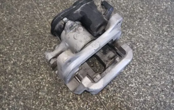Chevrolet Cruze Rear brake caliper 811560853 39016119