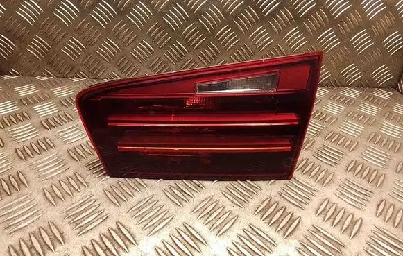 Tailgate rear/tail lights